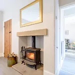 3 Bed In Richmond Oc-79275 Holiday home *
