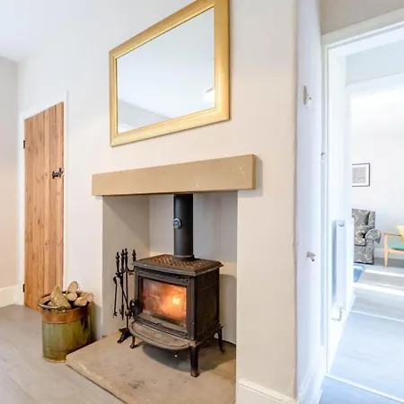 3 Bed In Richmond Oc-79275 Holiday home *